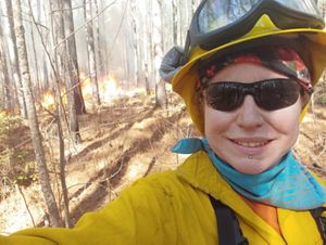 Andi Clinton headshot.