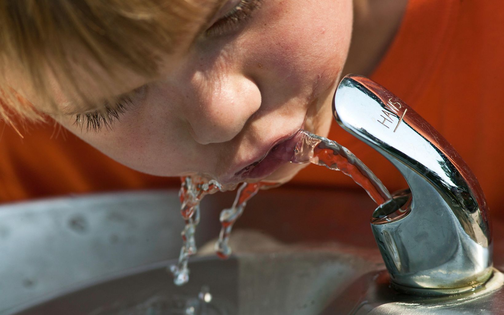 Clean drinking water Groundwater helps provide clean drinking water for our communities.  © Michael D-L Jordan/dlp