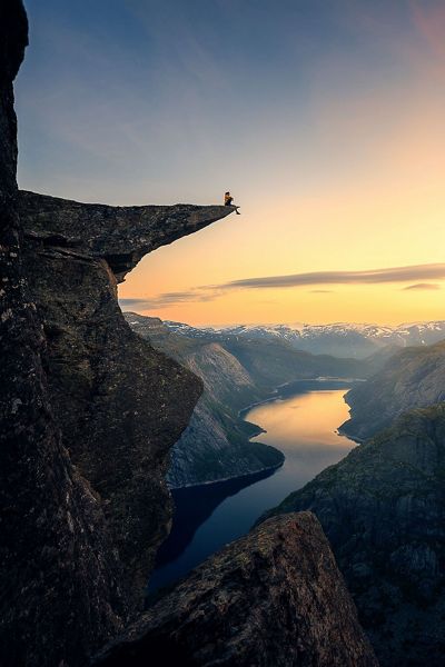 Formación rocosa de Trolltunga en Røldal, Noruega