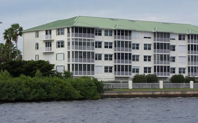 Building sitting on a shoreline in Florida shows the difference between grey and green shorelines. 