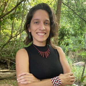 Lara Monteiro headshot.