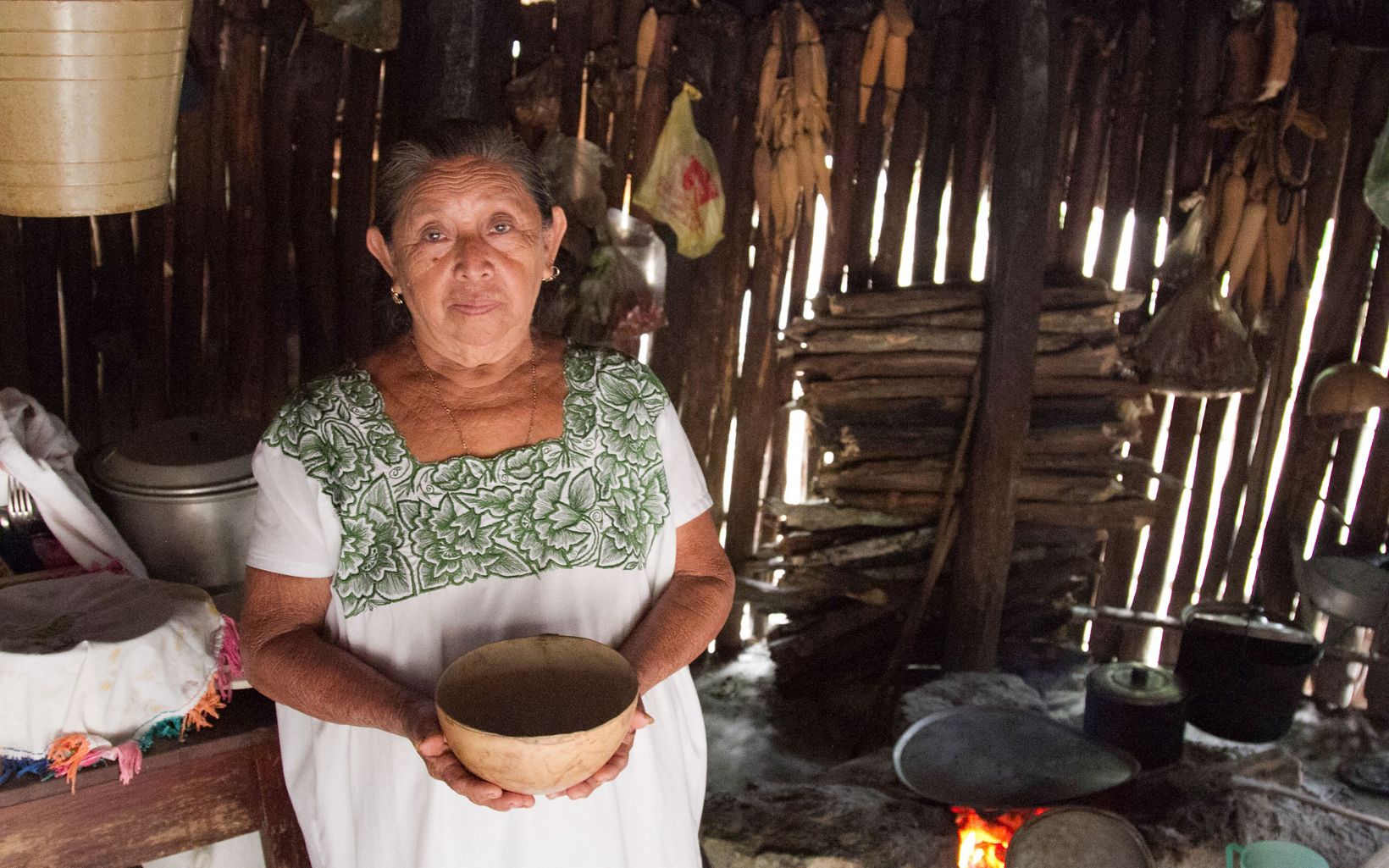  Working with the community Empower local and indigenous communities to safeguard and benefit the Mayan Forest © Erika Nortemann/TNC