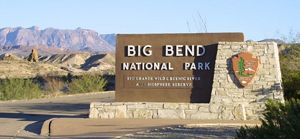 Un letrero indica la Parque Nacional de Big Bend en inglés. 
