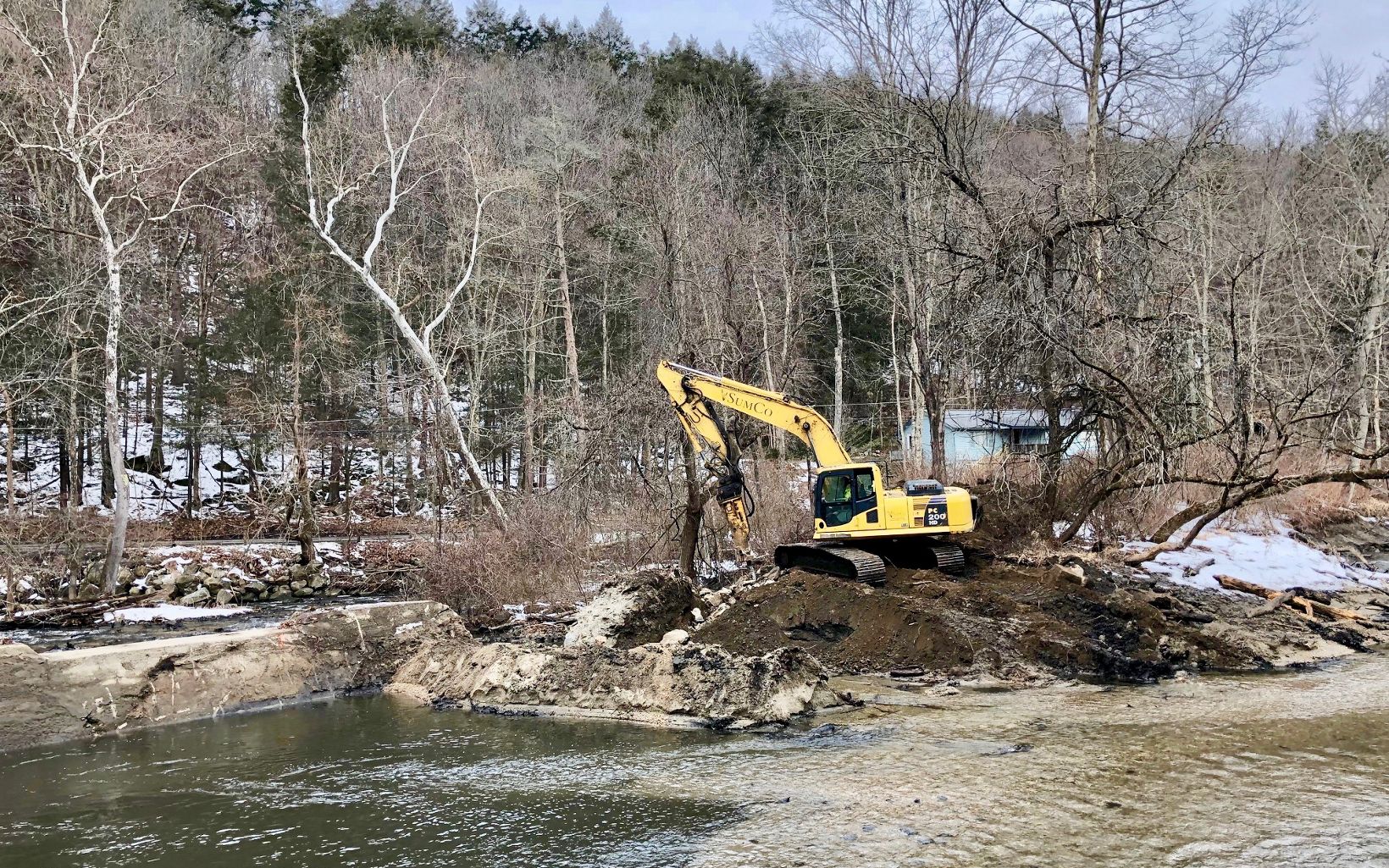 
                
                  Demolition Continues Removal of the Old Papermill Dam begins.
                  © Sally Harold/The Nature Conservancy
                
              