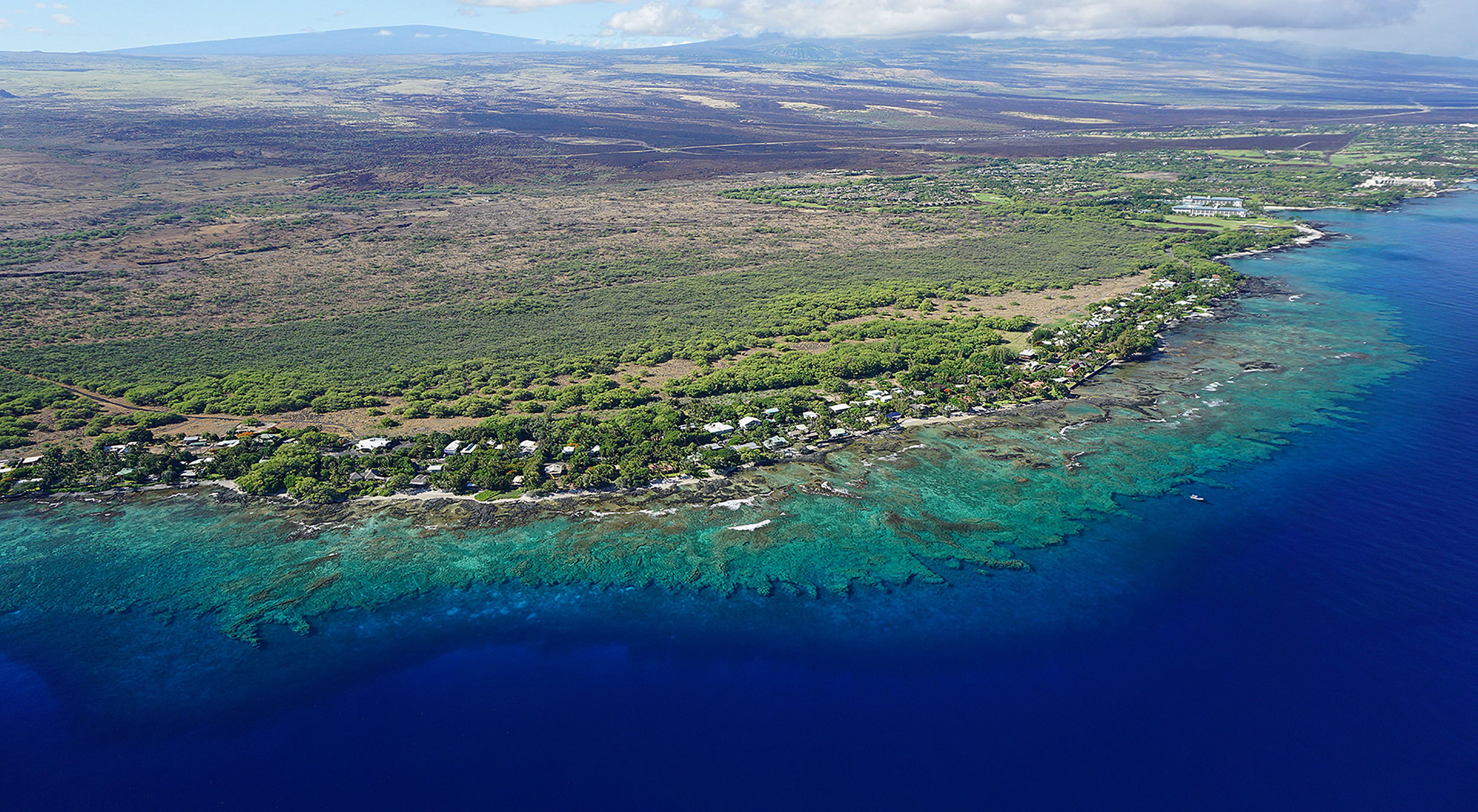 Aerial view of reef at Puakō, Hawaii.