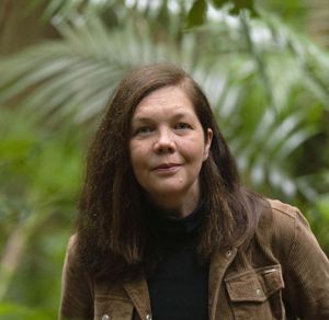Headshot of Robyn James.
