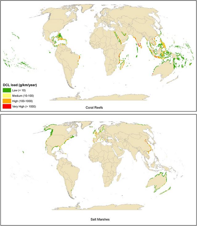 Two global maps showing the prevalence of wastewater pollution along coastlines