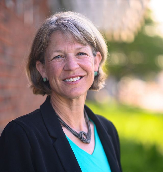 Head shot of Stephanie Collins.