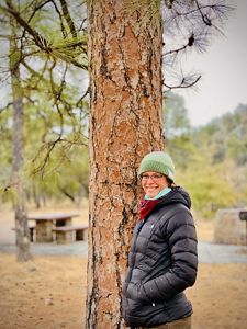 Tara Poloskey portrait with ponderosa pine tree.