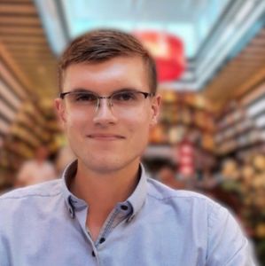 Headshot of Thomas Pickford.