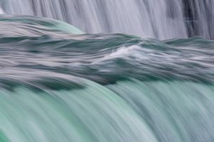 A zoomed in water picture of Niagara Falls.