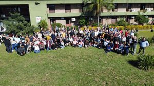 foto de un grupo de 160 personas al aire libre participantes del lanzamiento de PATChaco.