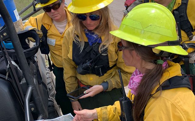 Women on the Firelines work together to strategize on the plan for a prescribed fire. 