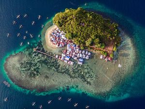 Kayu Pulo pulau yang terletak di Teluk Jayapura.